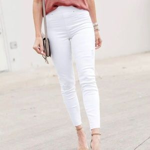 New with tags. White Spanx skinny jeans.